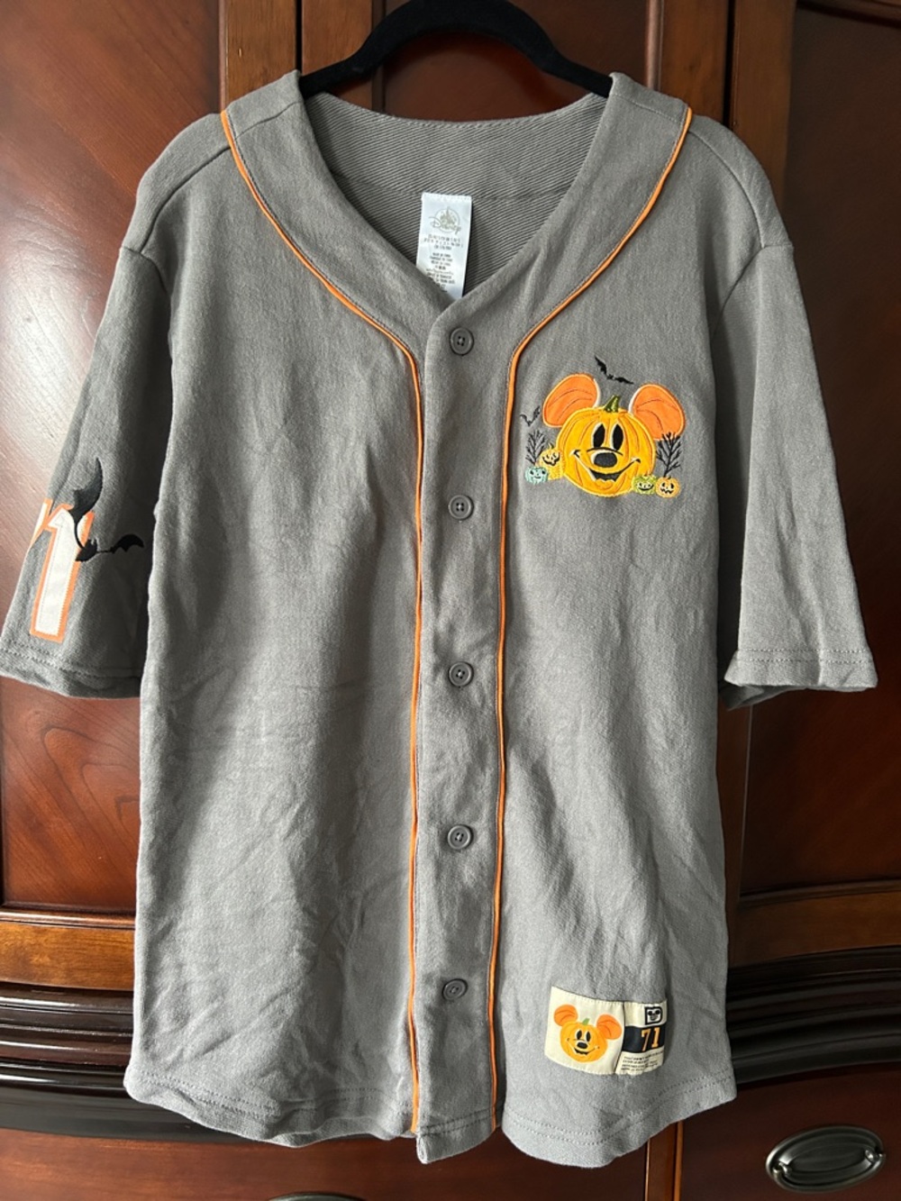 Women’s size small Disney Parks Halloween Baseball Jersey EXCELLENT